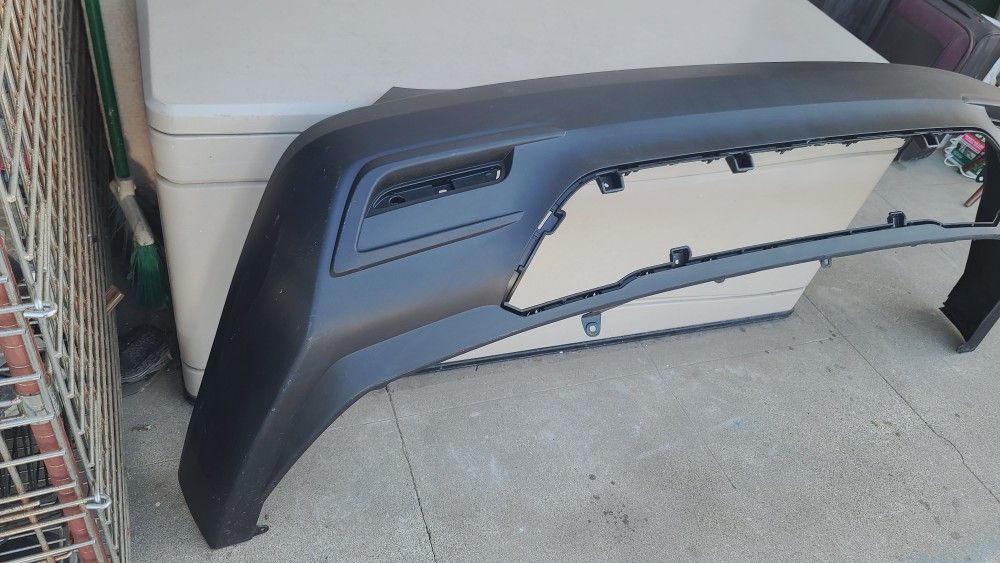 2024 - 2025 TOYOTA HIGHLANDER REAR BUMPER COVER GENUINE USED OEM.  Y1