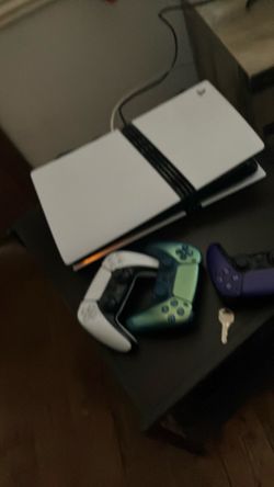 Ps5 Pro  2 controllers included no issues