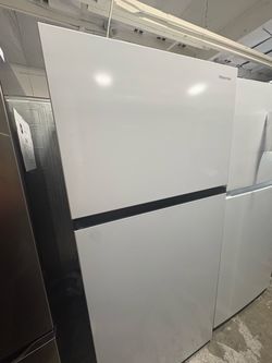 Hisense White Top-Freezer Refrigerator