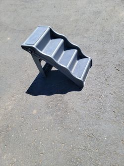 Anti-slip doggie steps