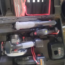 Craftsman 19.2 Volt Tool Set With Case , 2 Saws Drill Ligh