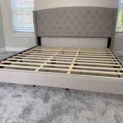 BRAND NEW KING SIZE PLATFORM BED FRAME 