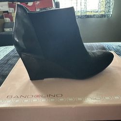 Bandolino Wedged Booties Size 8