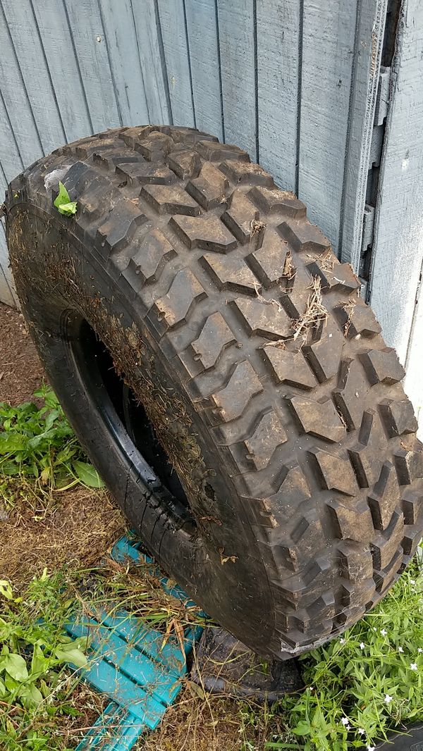 37x12.5x16.5 military tire with run flat for Sale in Black Diamond, WA