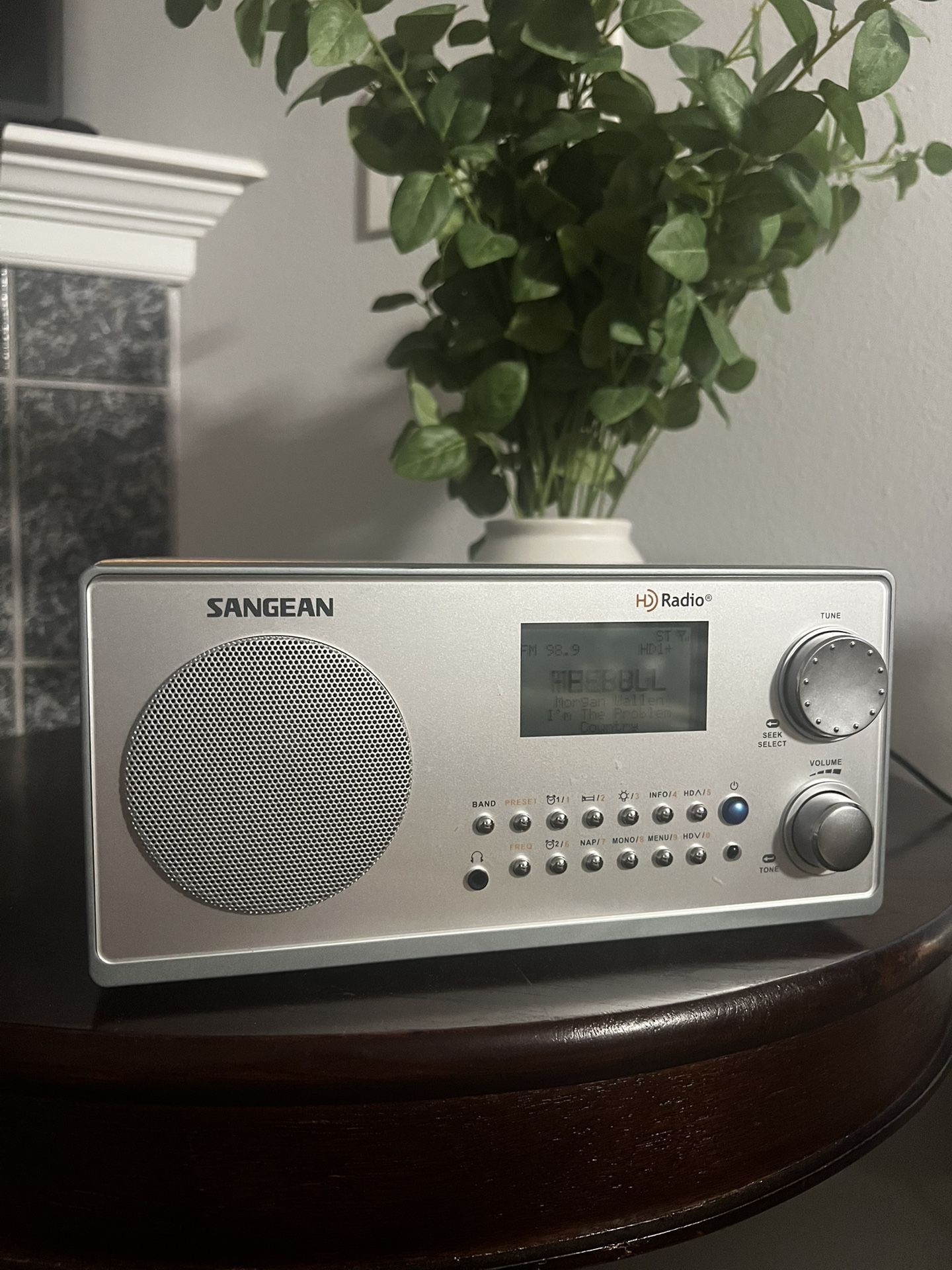 Sangean HDR-18 HD Radio/FM-Stereo/AM Wooden Cabinet Table Top Radio Silver