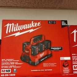 Milwaukee Packout 6 Bay Rapid Charger Brand New 
