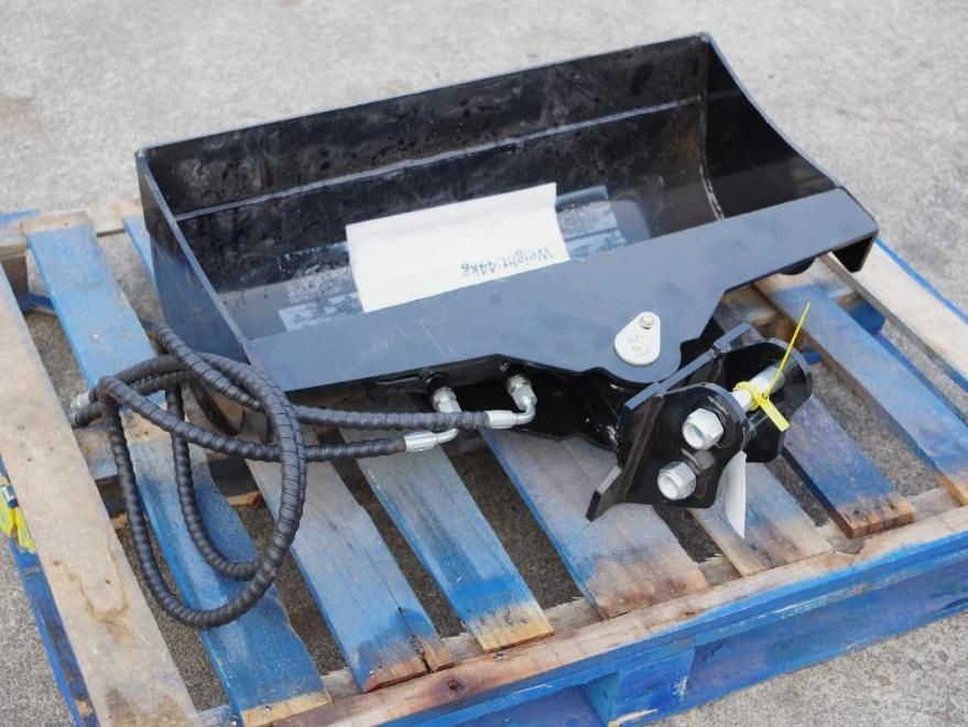 ABOSS 31.5" Mini Excavator Hydraulic Tilt Bucket, Unused