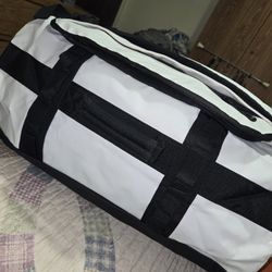 BRAND NEW WITH TAGS BIG DUFFLE BAG/BACKPACK HEAVY DUTY SEE ALL PICS