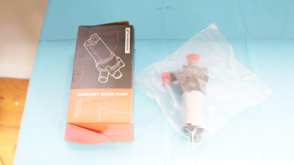 2004 Ml350 W163 Water Pump ( New )