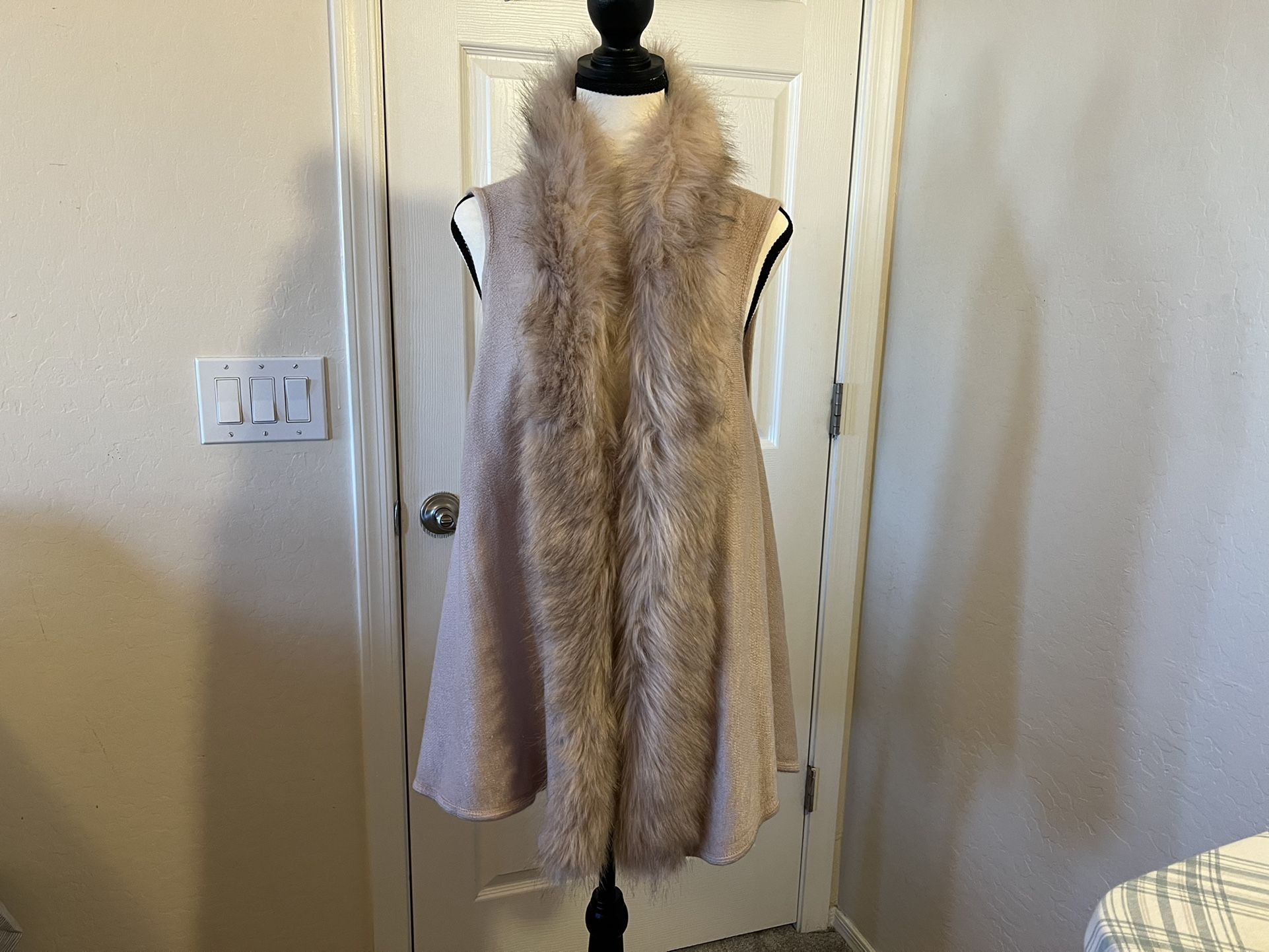 NWT Pale pink Faux fur A-cut Vest. Large