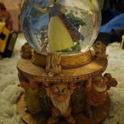 Snow White Seven Dwarfs Snow Musical Globe