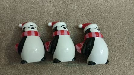 Penguin salt and shakers