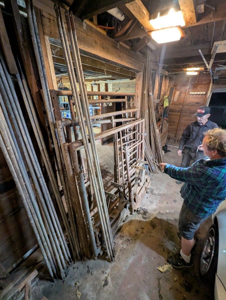 Scaffolding. Stand to building. Also, Suspension