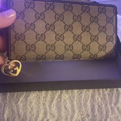 Beautiful Gucci Wallet Great For Christmas Present