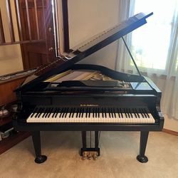 Elegant DH Baldwin Baby Grand Piano (C142), Great Condition w/ Matching Bench