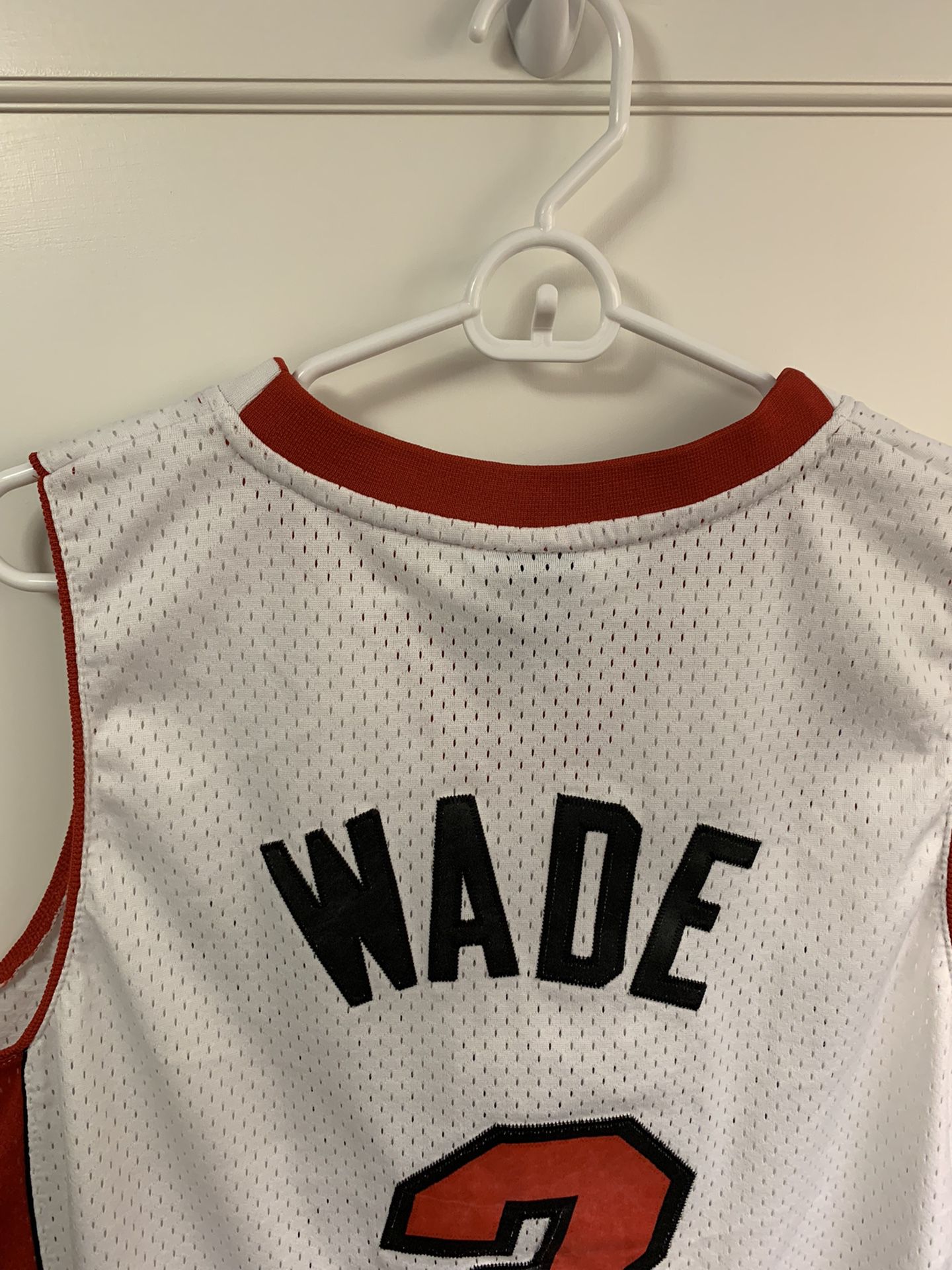 Dwayne Wade Heat Jersey Size XL for Sale in Chandler, AZ - OfferUp
