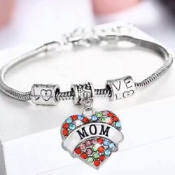 Mom Crystal Heart Charm Bracelet 