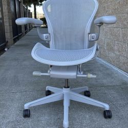 🌪️ Herman Miller Aeron Chair 🌪️