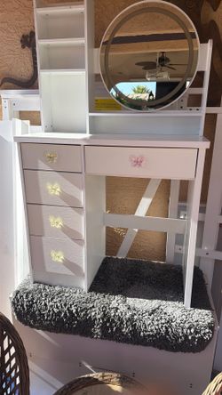 Kids Vanity with lighted mirror.