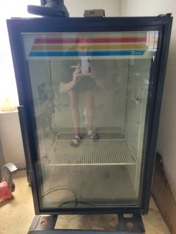 True GDM-07-LD Commercial Glass Door Display Cooler – Clean & Ready to Use!