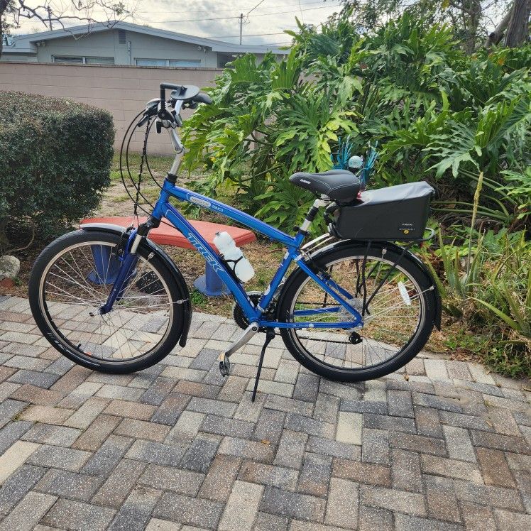 2016 Trek Navigator 3.0 Bicycle