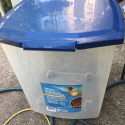 Wheeled Pet Good Sealed Container. XL 