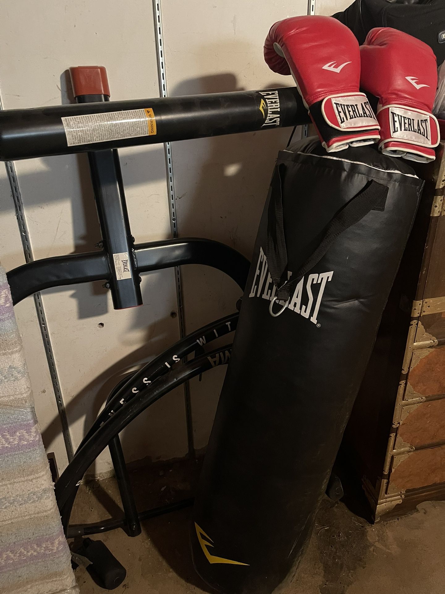 EVERLAST MMA OmniStrike Heavy Bag Stand