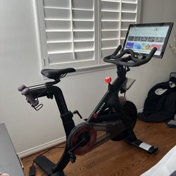 Peloton Exercise Bike *LIKE NEW*