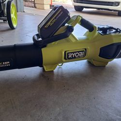 RYOBI

40V HP Brushless 100 MPH 600 CFM Cordless Leaf Blower/Mulcher/Vacuum with (2) 4.0 Ah Batteries and Charger