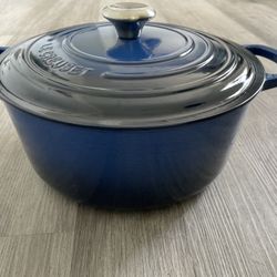 Le Creuset Dutch Oven, 7.25qt, Brand New, Never Used, Retail $480 plus tax, asking 180 Obo