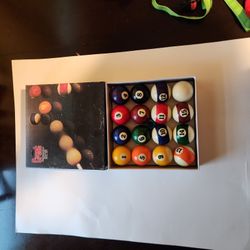 Crest Vintage Billiards Set