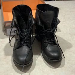 Women’s Crown Vintage Boot  In Black 7 1/2