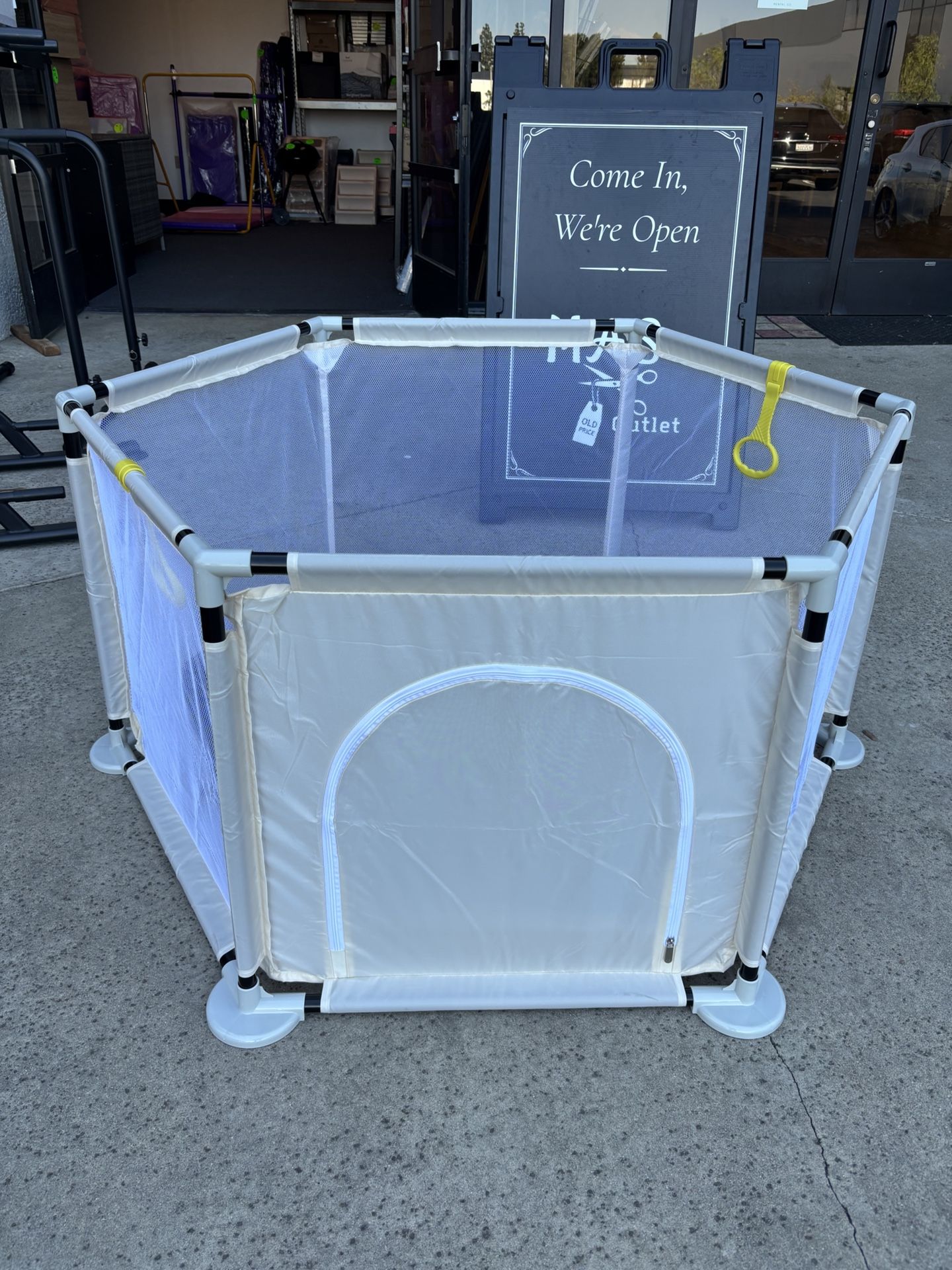 New In Box Children’s Sand Pool Fence In Beige