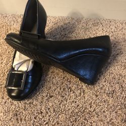 Like New  Women  Leather Shoes Size 7.5