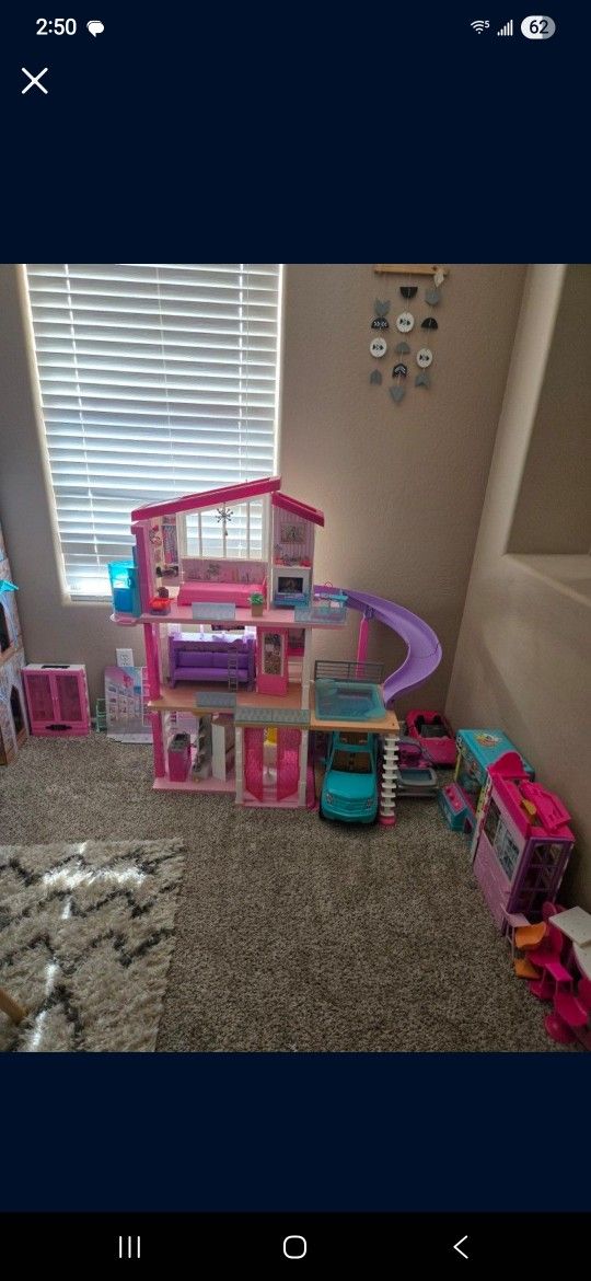 Barbie Dreamhouse Pool Party Doll House