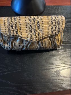 very nice, elegant purse for a night out