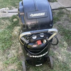 Portable Husky Electric Air Compressor  33 gal.165psi 