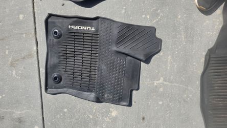 Toyota Tundra  Floor mats
