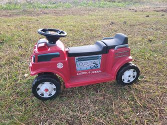 Radio Flyer Fire Truck with Lights & Sounds -  2 Seater Ride-On Toy  - Comes with A 6V Battery - Needs A Charger