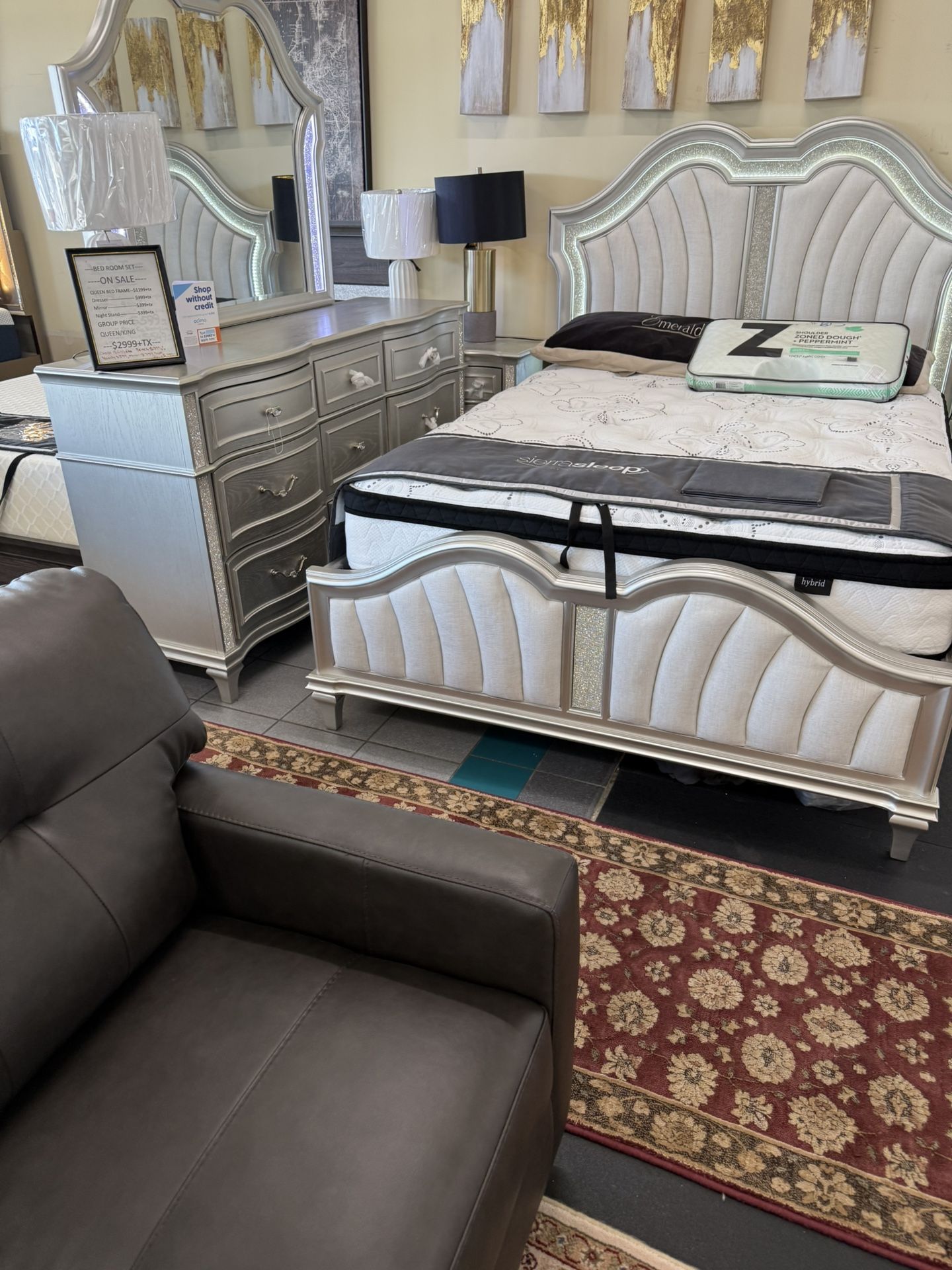 Queen Bed Room Set( Includes Queen Bed Frame, Dresser, Mirror, 1 Night Stand) ON SALE