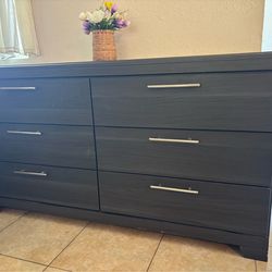 Beautiful Long Gray Dresser !🌵