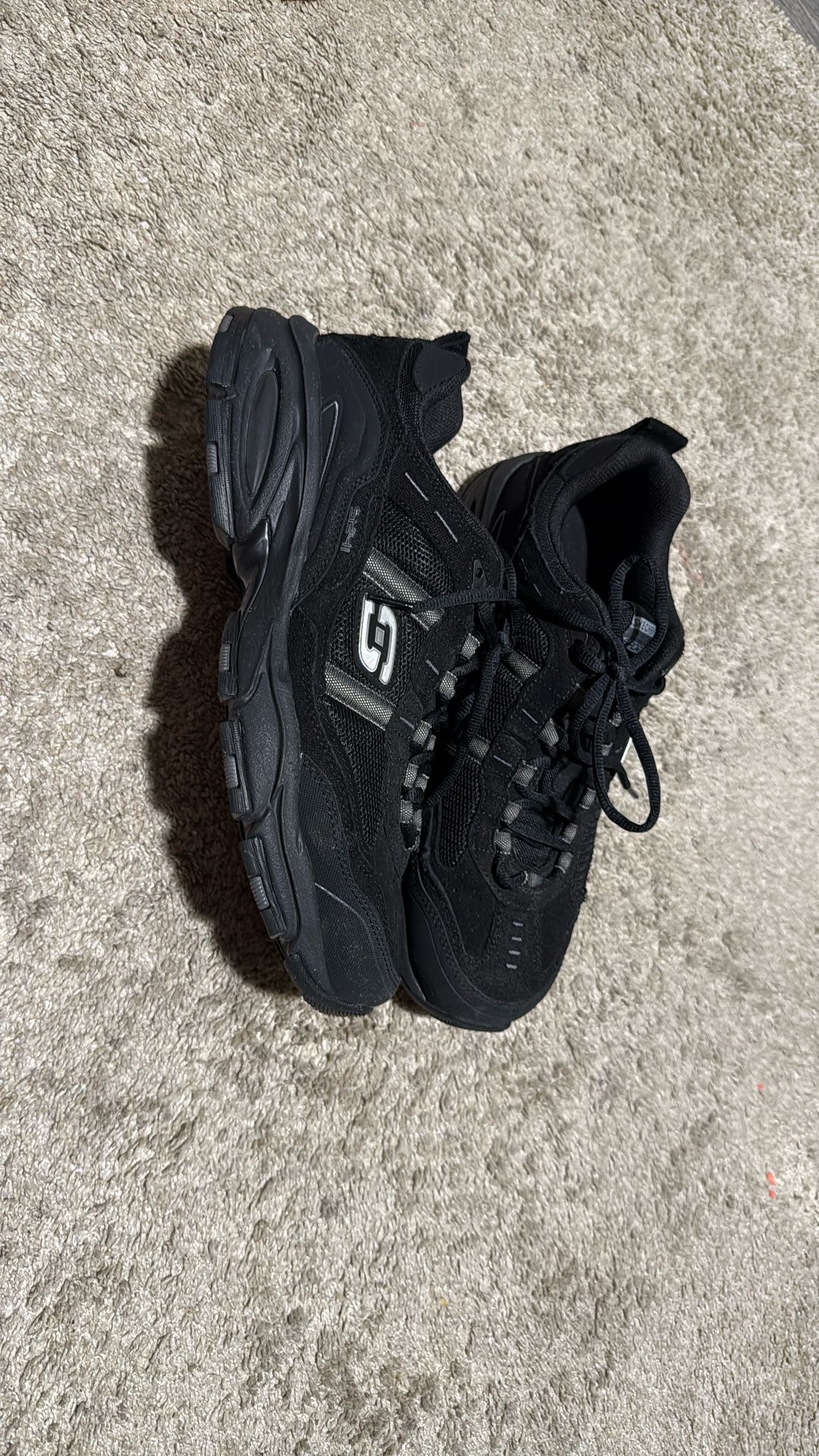 Sneakers Skechers in perfect condition. Size - 11 .
