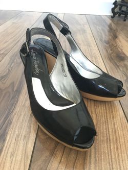 Patent leather wood wedge size US7