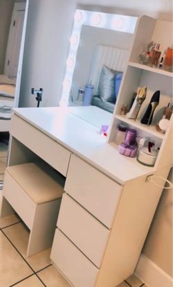 Vanity table white