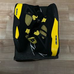Air Jordan 4 Retro - Thunder Size 12 M