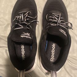 Tennis shoes
