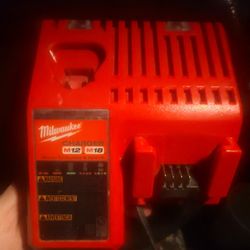 Milwaukee Charger M12 M18