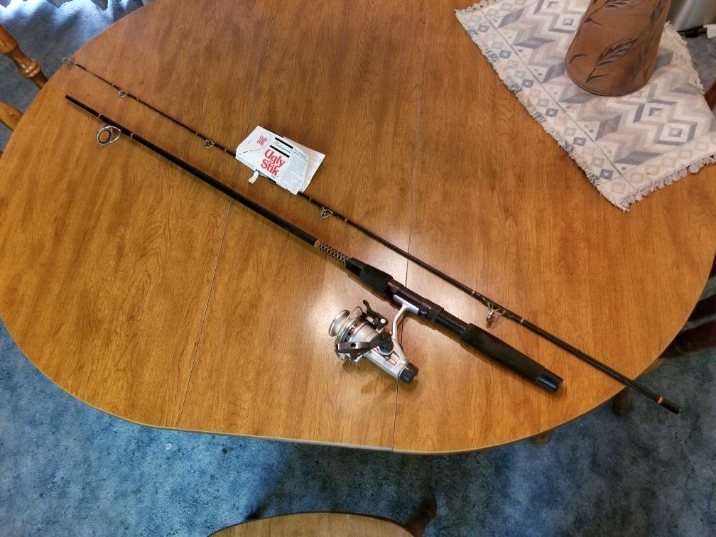 Vintage Shakespeare Ugly Stik spinning rod 7 foot rod and reel combo Daiwa reel grade 4 all freshwater fishing excellent condition rod and reel