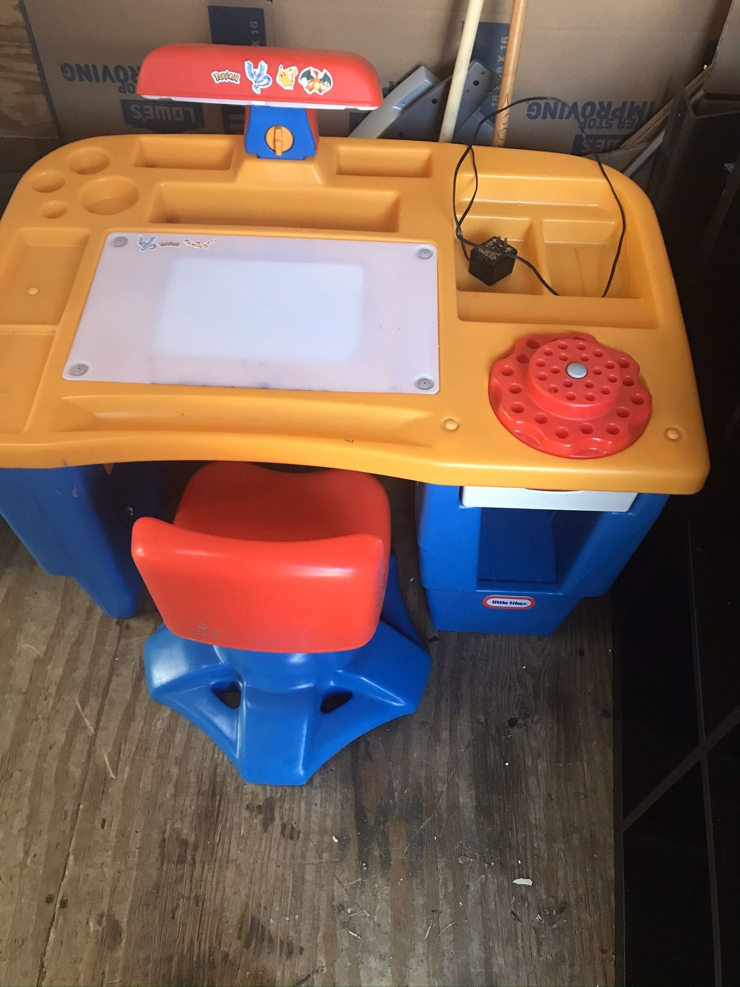 Kids desk!