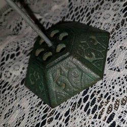 VINTAGE ORNATE WROUGHT CAST IRON METAL RECEIPT HOLDER SPIKE TABLE DESK NOTE STAND DECOR